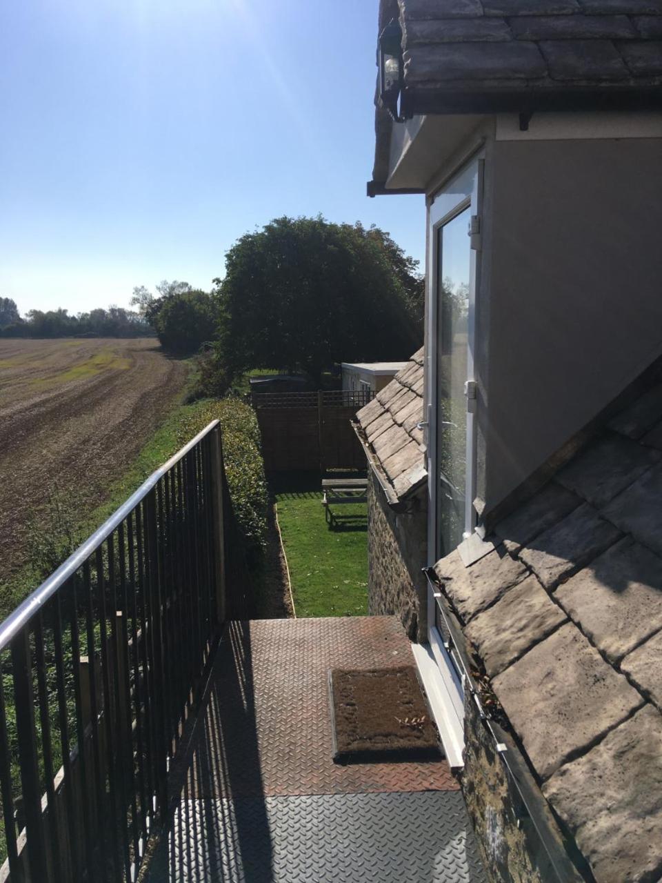 The Old Spotted Cow Bed & Breakfast Marston Meysey Exterior photo