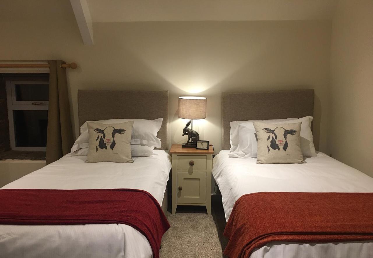 The Old Spotted Cow Bed & Breakfast Marston Meysey Exterior photo